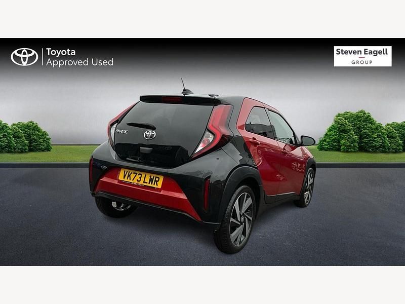 Used Toyota Aygo X 72 HP (52 kW) 2023 Red SUV