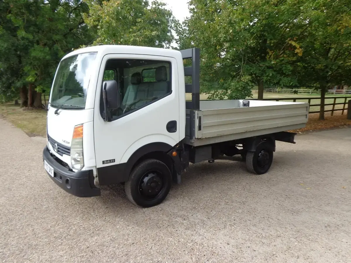 Usado Nissan Cabstar 2007 Branco Pickup