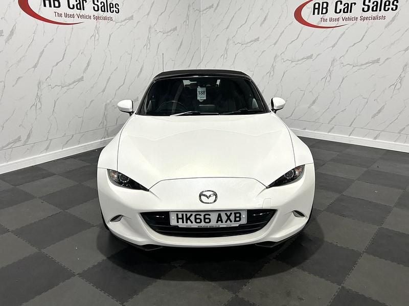 Used Mazda MX5 Inclusive 160 HP (117 kW) 2017 White Cabriolet