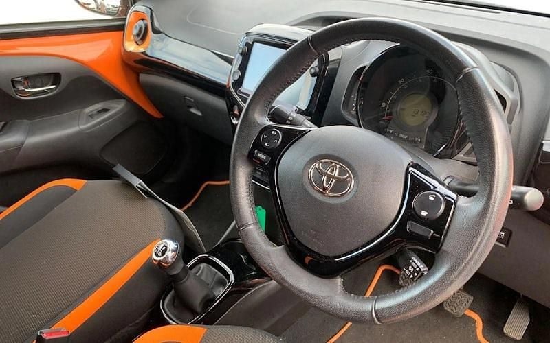 Used Toyota Aygo X-cite 72 HP (52 kW) 2019 Orange Hatchback