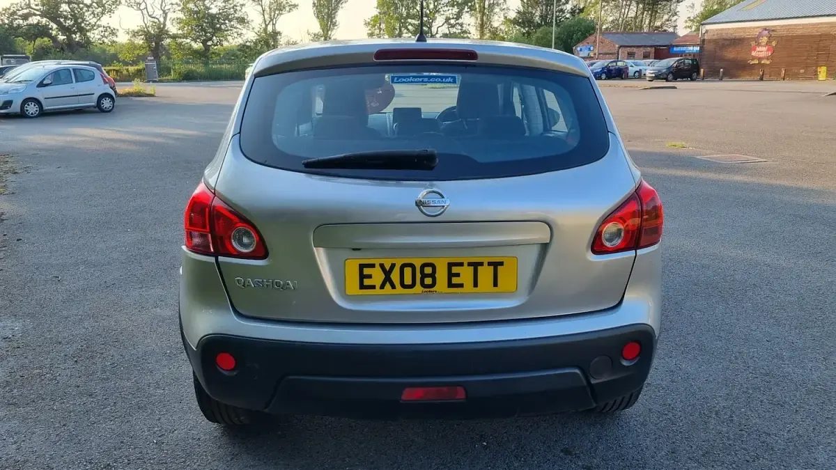 Used Nissan Qashqai Acenta 114 HP (83 kW) 2008 Silver SUV