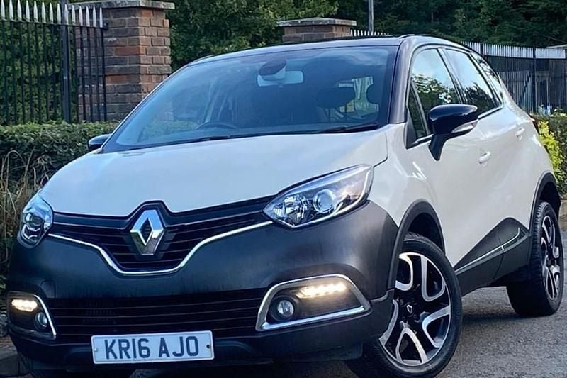 Cream/black Used 2016 Renault Captur Dynamique SUV | £6,499 (Good price) - Image 1/1