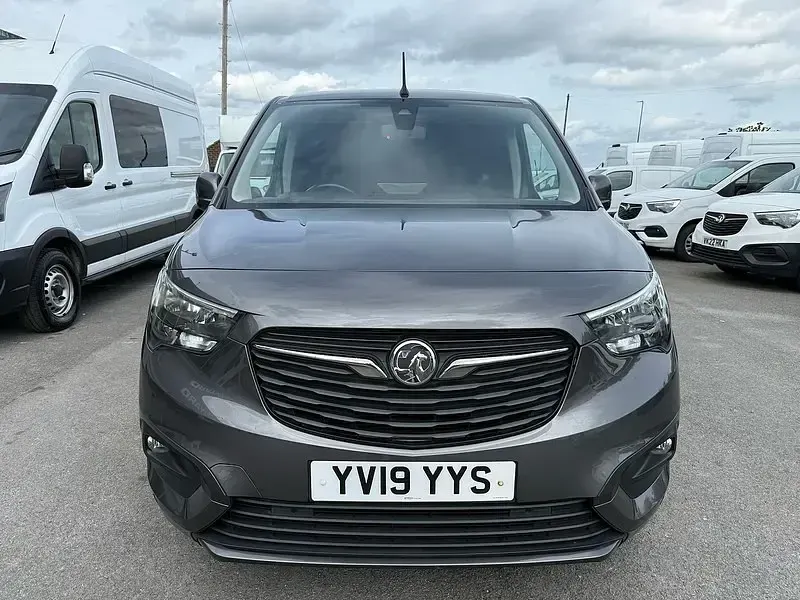 Usado Vauxhall Combo Sportive 100 CV (73 kW) 2019 Gris Monovolumen