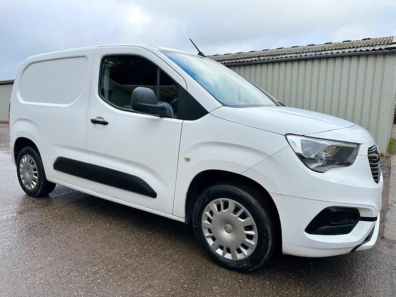 Used Vauxhall Combo Sportive 100 HP (73 kW) 2019 White MPV