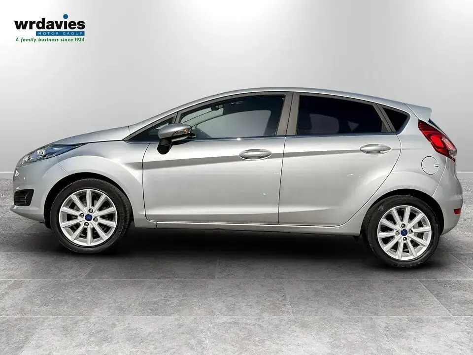 Used Ford Fiesta Titanium 182 HP (133 kW) 2017 Silver Hatchback