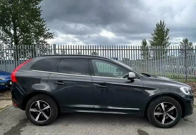 Used Volvo XC60 R-Design 220 HP (161 kW) 2017 Grey SUV