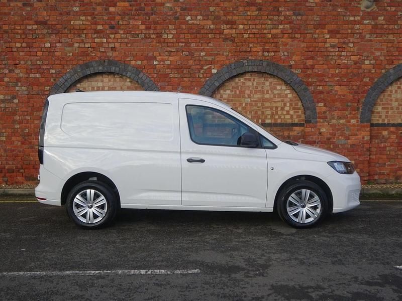 Usado VW Caddy 122 HP (89 kW) 2021 Branco Monovolume
