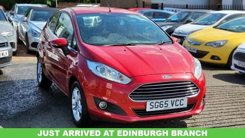 Used Ford Fiesta Zetec 82 HP (60 kW) 2015 Red Hatchback