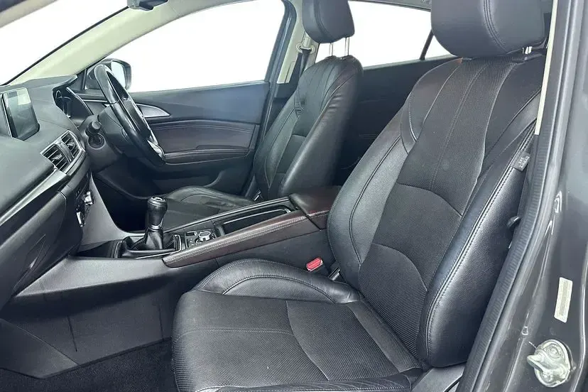 Used Mazda 3 Inclusive 163 HP (119 kW) 2018 Machine grey Hatchback