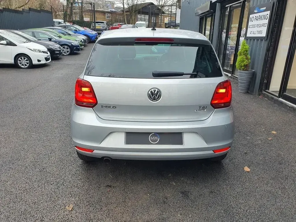 Usado VW Polo Edition 90 CV (66 kW) 2017 Plateado Utilitario