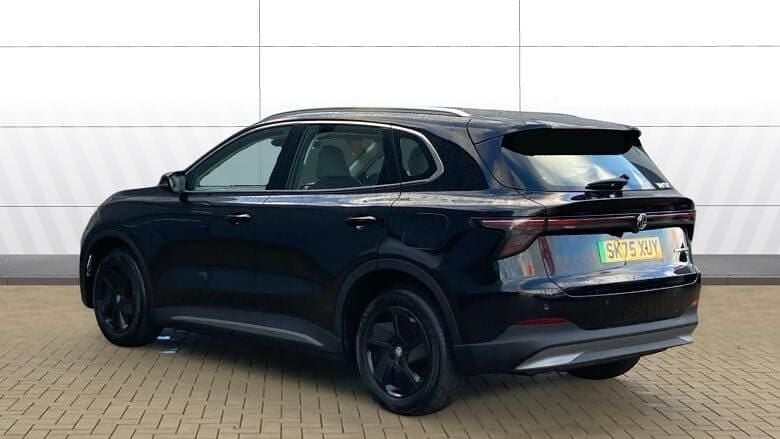 Black New 2025 MG MG5 EV SE Estate | £19,816 (Good price) - Image 1/3