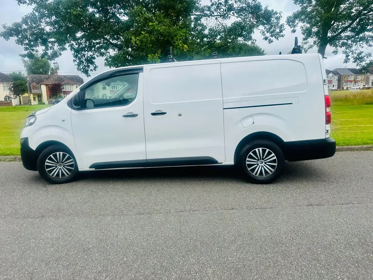 Used Vauxhall Vivaro 100 HP (73 kW) 2020 White MPV