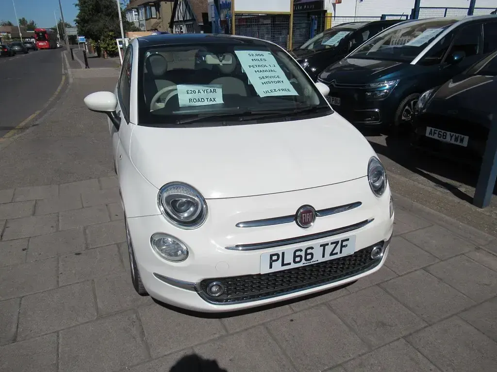 Used Fiat 500 Lounge 69 HP (50 kW) 2016 White Hatchback