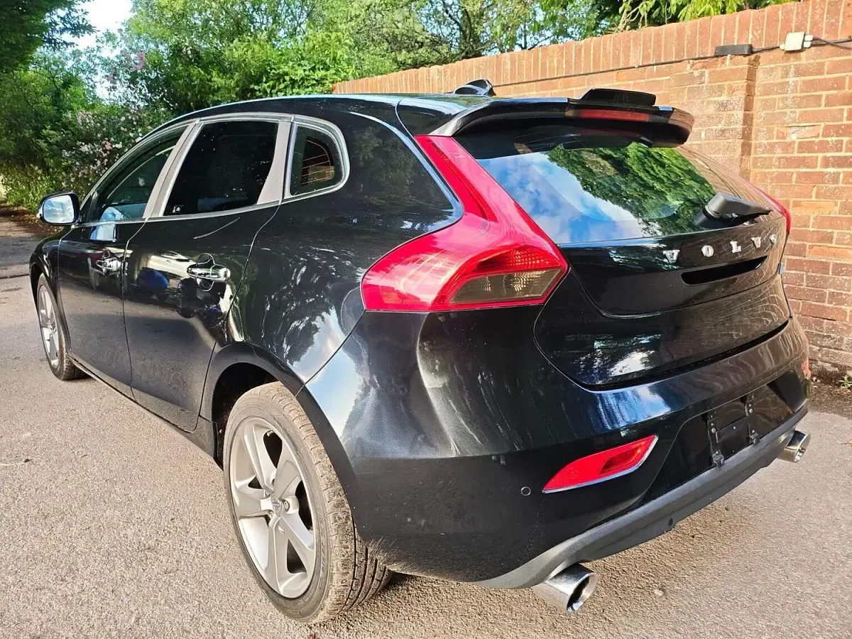 Used Volvo V40 SE Lux 180 HP (132 kW) 2013 Black Hatchback
