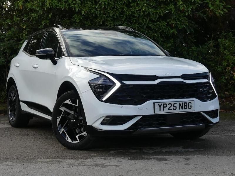 White Used 2025 Kia Sportage 4 SUV | £32,641 (Fair price) - Image 1/4