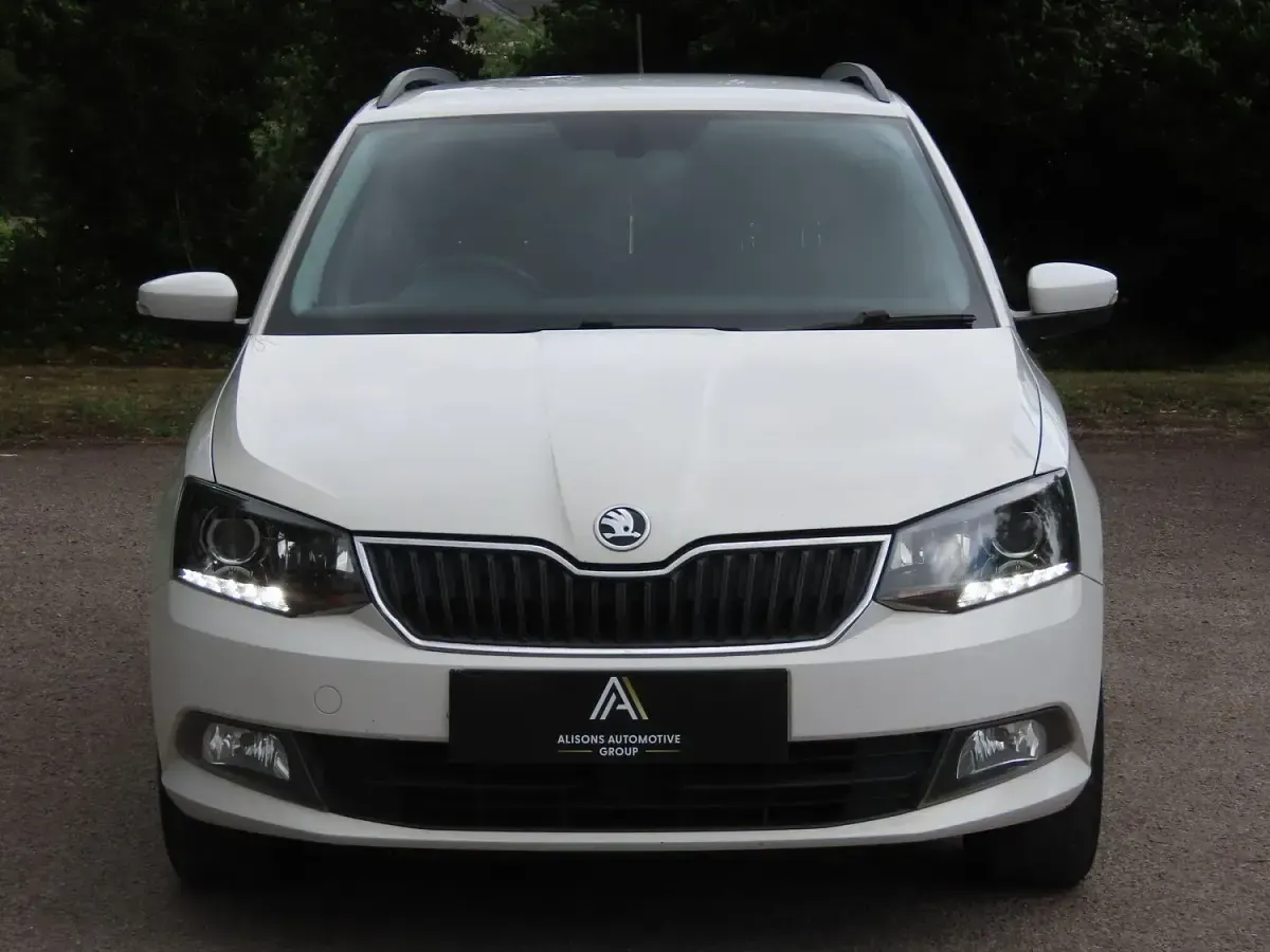 Used Skoda Fabia SE L 105 HP (77 kW) 2016 White Estate