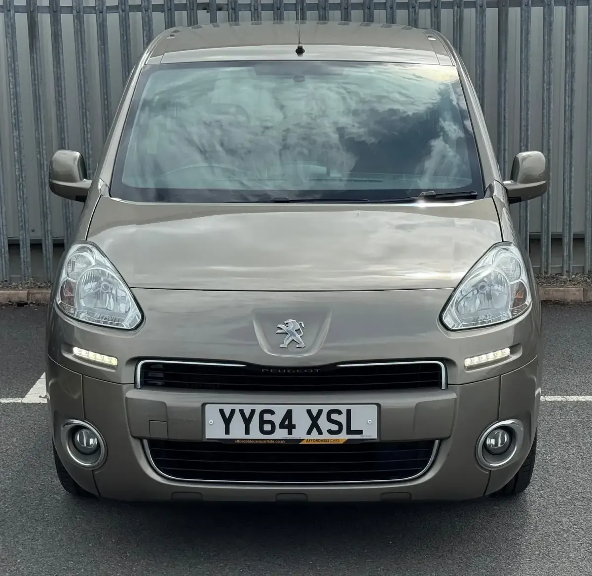 Used Peugeot Partner Tepee S 92 HP (67 kW) 2014 Bronze MPV