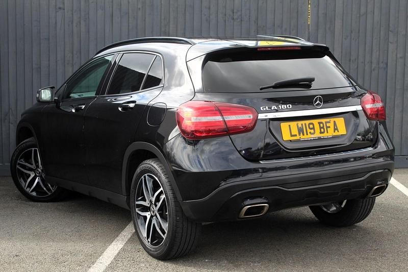 Used Mercedes GLA180 Urban 122 HP (89 kW) 2019 Black SUV