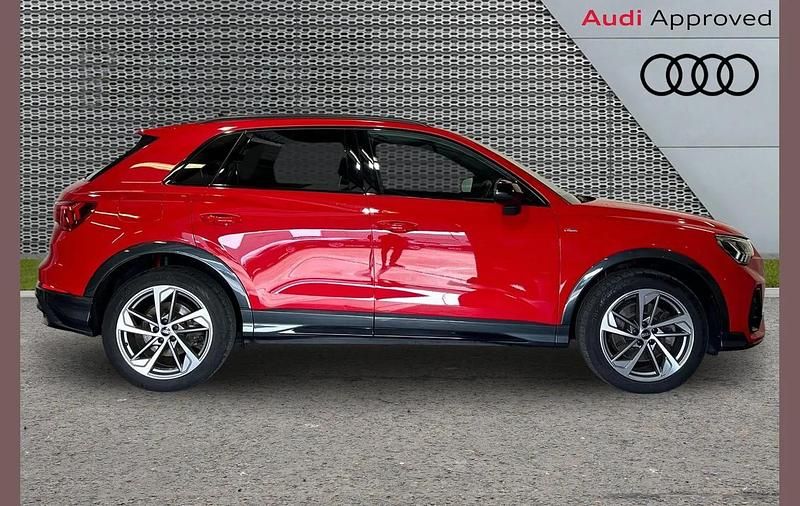 Used Audi Q3 Black Edition 187 HP (137 kW) 2022 Red SUV