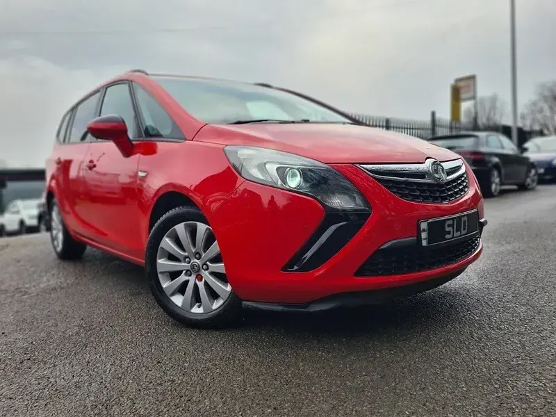 Used Vauxhall Zafira Design Edition 136 HP (100 kW) 2016 Red MPV