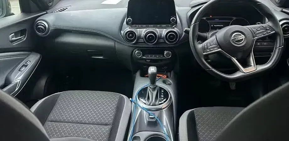 Begagnad Nissan Juke N-Connecta 114 HK (83 kW) 2022 Röd SUV