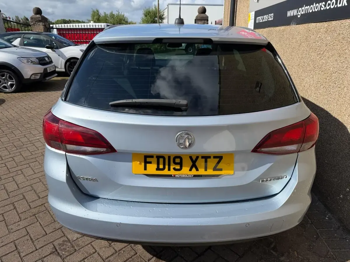 Used Vauxhall Astra 110 HP (80 kW) 2019 Silver Estate