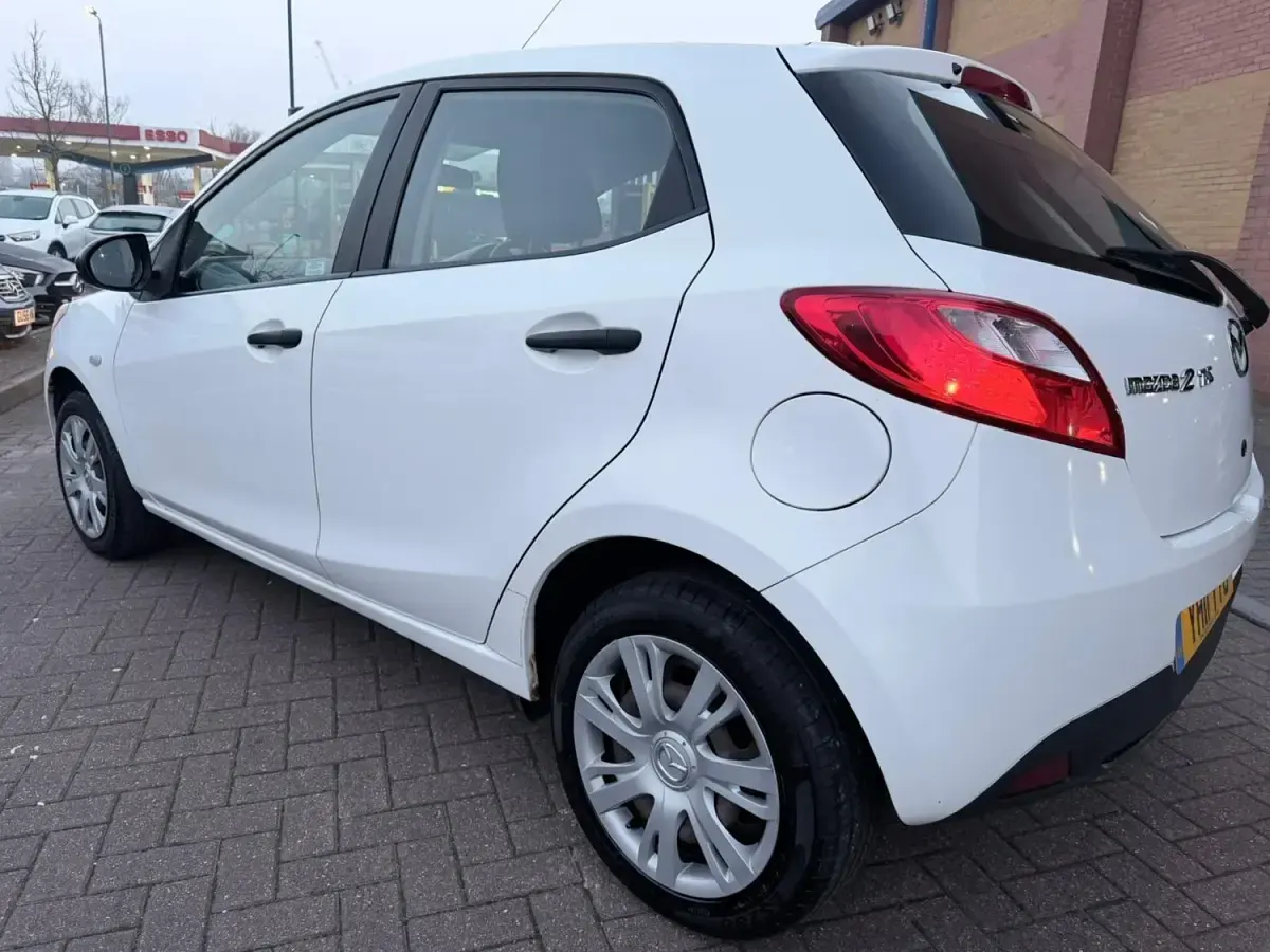 Używany Mazda 2 2011 Biały Hatchback