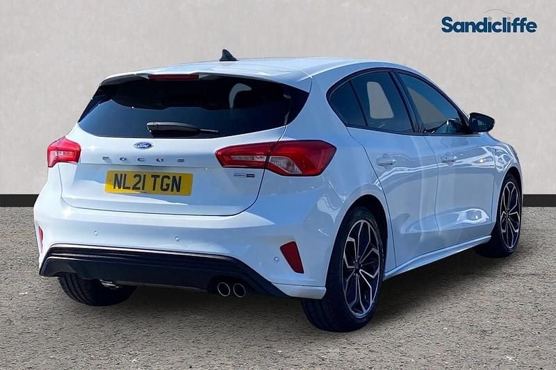 Used Ford Focus ST-Line X 125 HP (91 kW) 2021 White Hatchback