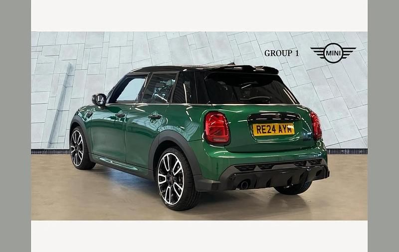 Used Mini Cooper Comfort 134 HP (98 kW) 2024 Green Hatchback
