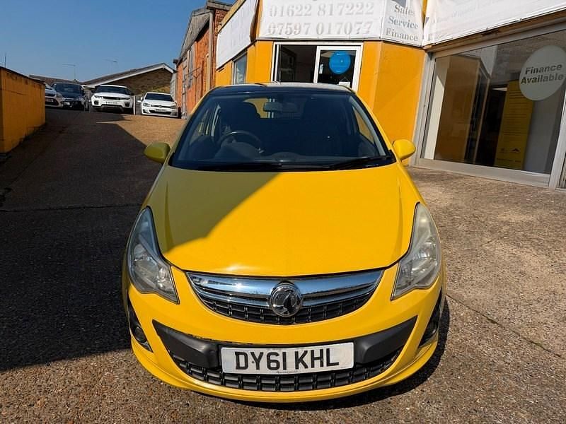 Second-hand Vauxhall Corsa Edition 2012 Galben Hatchback