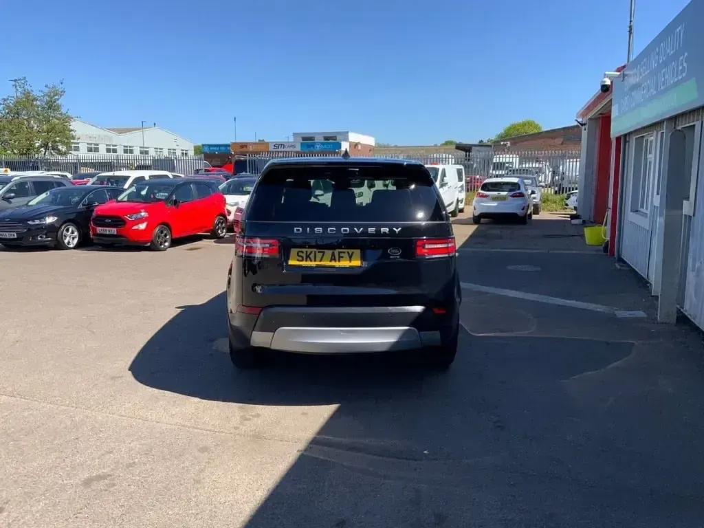 Usado Land Rover Discovery 5 HSE 240 HP (176 kW) 2017 Preto SUV