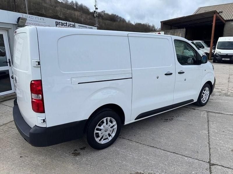 Used Vauxhall Vivaro 100 HP (73 kW) 2019 White MPV