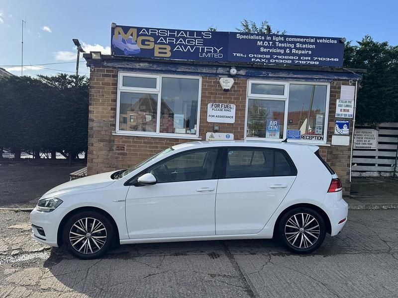 Used VW Golf VII SE 130 HP (95 kW) 2018 White Hatchback