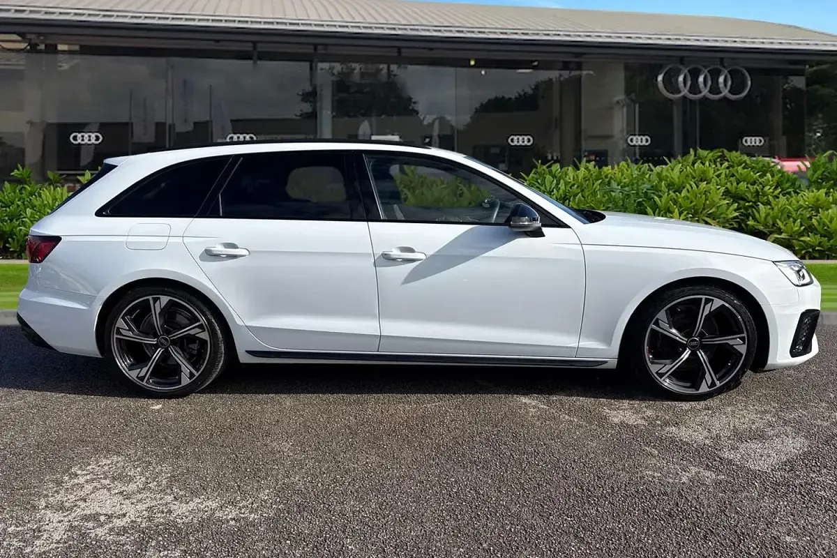 Used Audi A4 Black Edition 150 HP (110 kW) 2023 White Estate