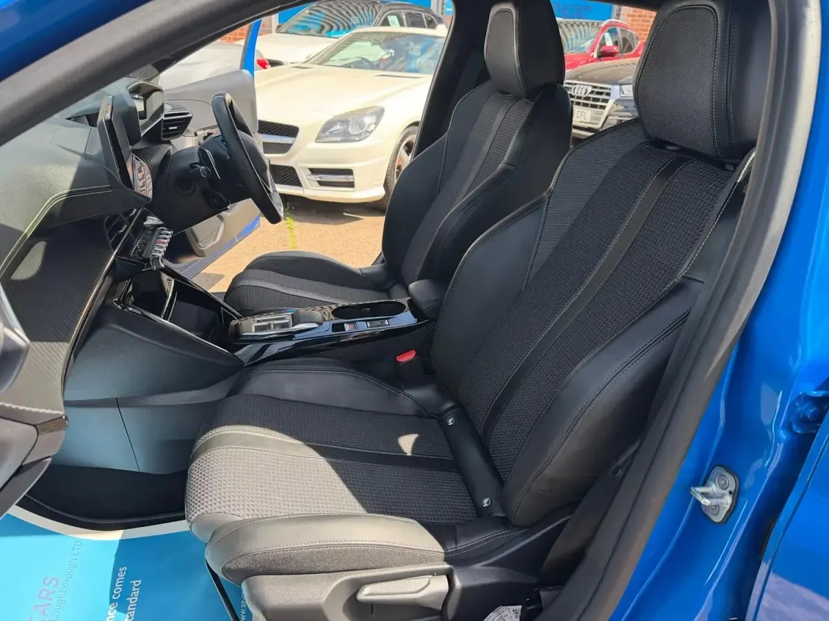Used Peugeot 208 GT 100 HP (73 kW) 2023 Blue Hatchback