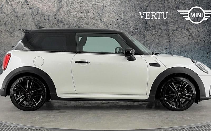 Used Mini Cooper Hatch 136 HP (100 kW) 2022 White Hatchback
