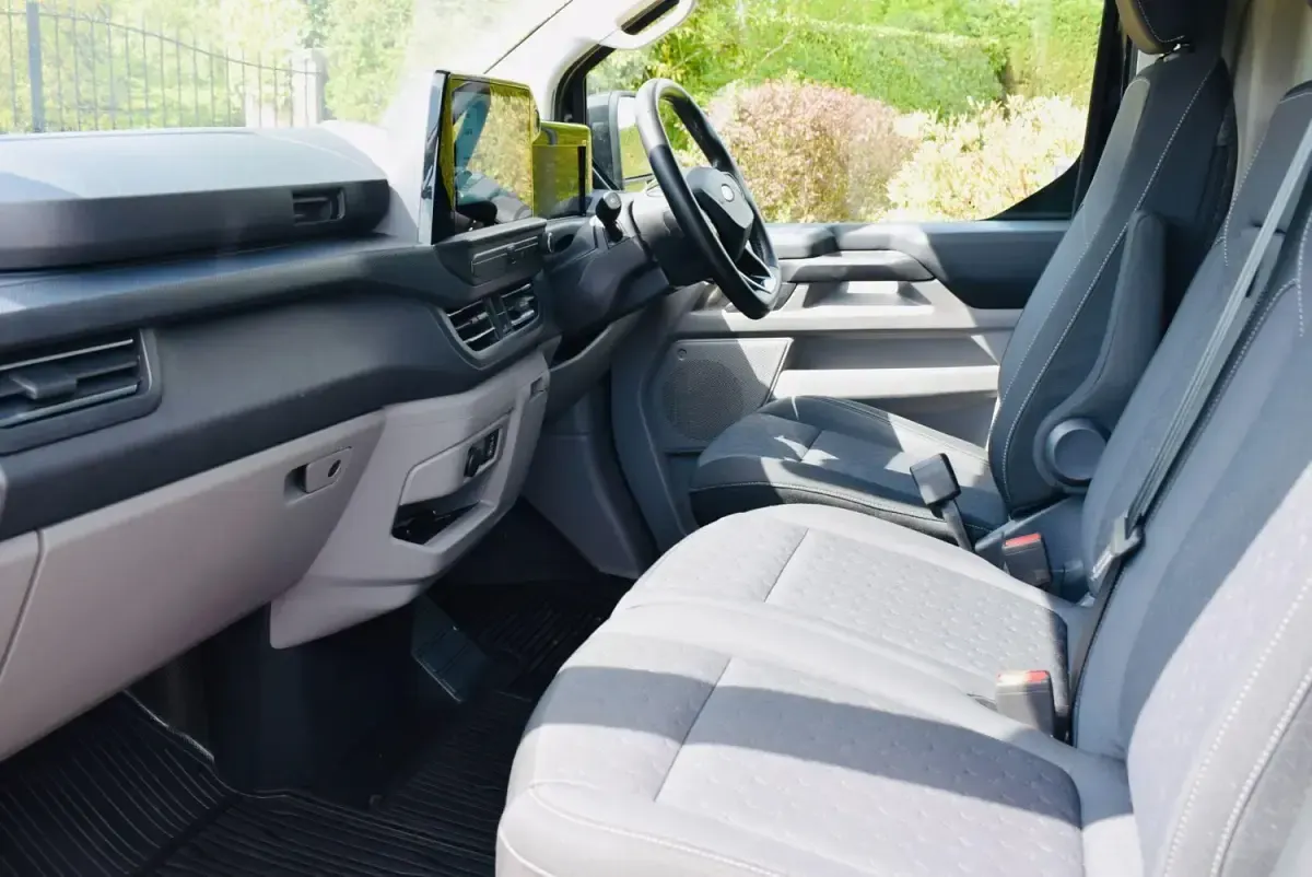 Usado Ford Transit Custom Limited 170 CV (125 kW) 2025 Negro Van