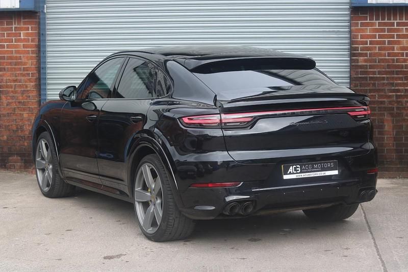 Used Porsche Cayenne Turbo E-Hybrid 2021 Black SUV