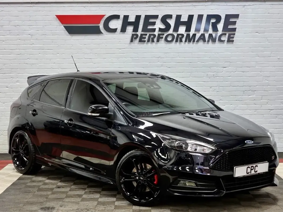 Used Ford Focus Style 247 HP (181 kW) 2015 Black Hatchback