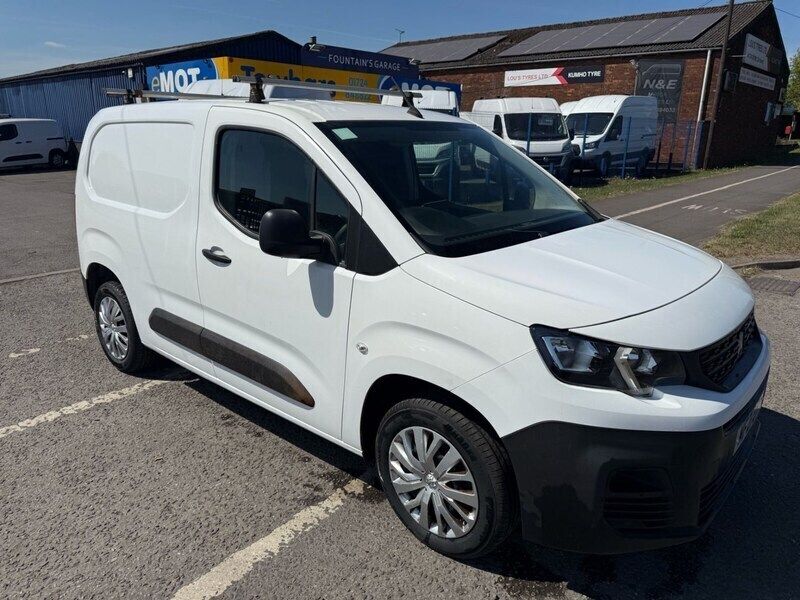 White Used 2021 Peugeot Partner MPV | £6,795 (Super price) - Image 1/4