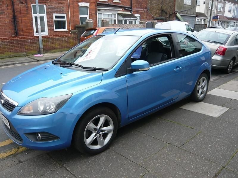 Used Ford Focus Zetec 2009 Blue Hatchback