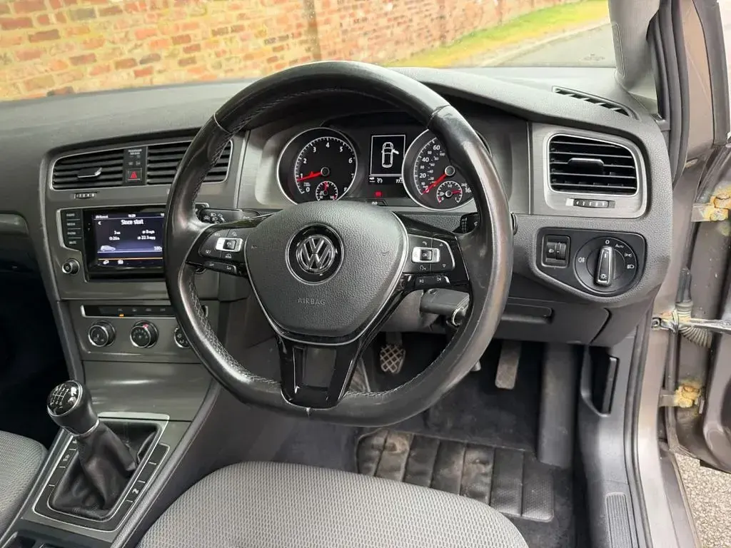 Used VW Golf VII SE 122 HP (89 kW) 2013 Grey Hatchback