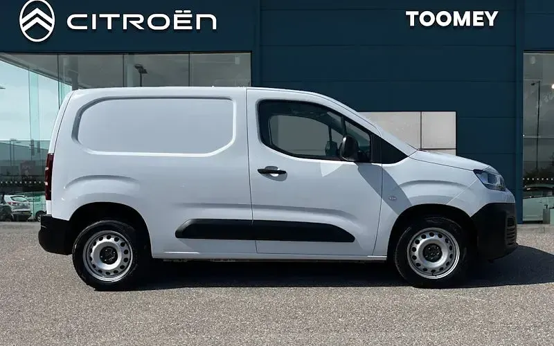 Used Citroën Berlingo PureTech 110 HP (80 kW) 2022 White MPV