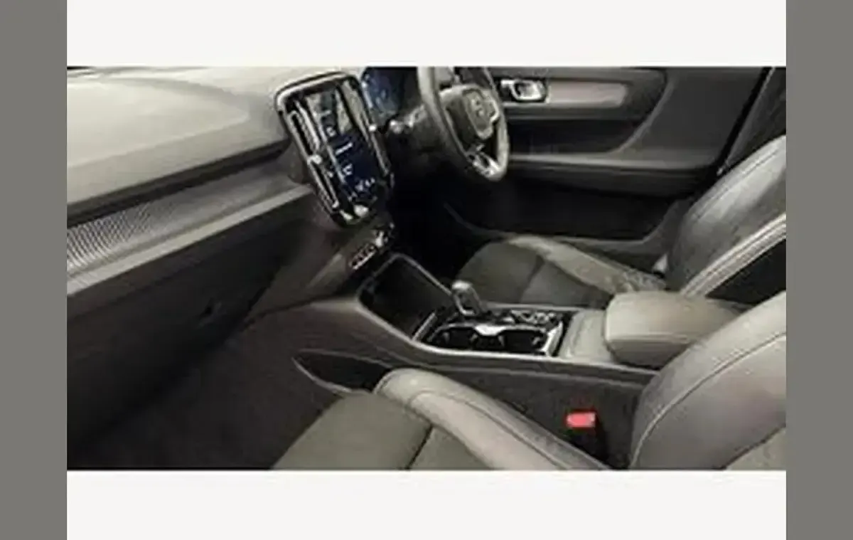 Usado Volvo XC40 R-Design 161 CV (118 kW) 2022 Gris SUV