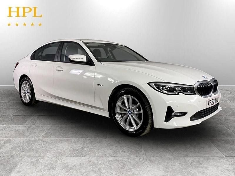 Begagnad BMW 330e Comfort Edition 288 HK (211 kW) 2022 Vit Sedan