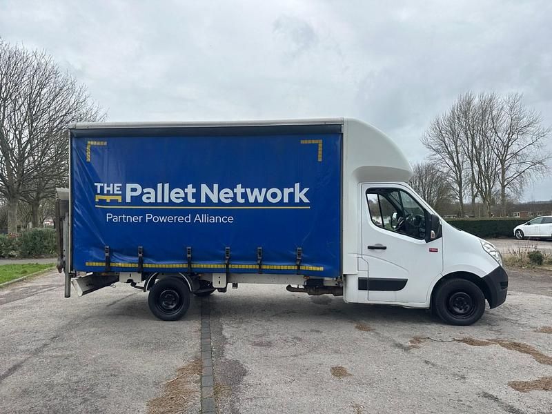 Usado Renault Master Komfort 145 HP (106 kW) 2019 Branco