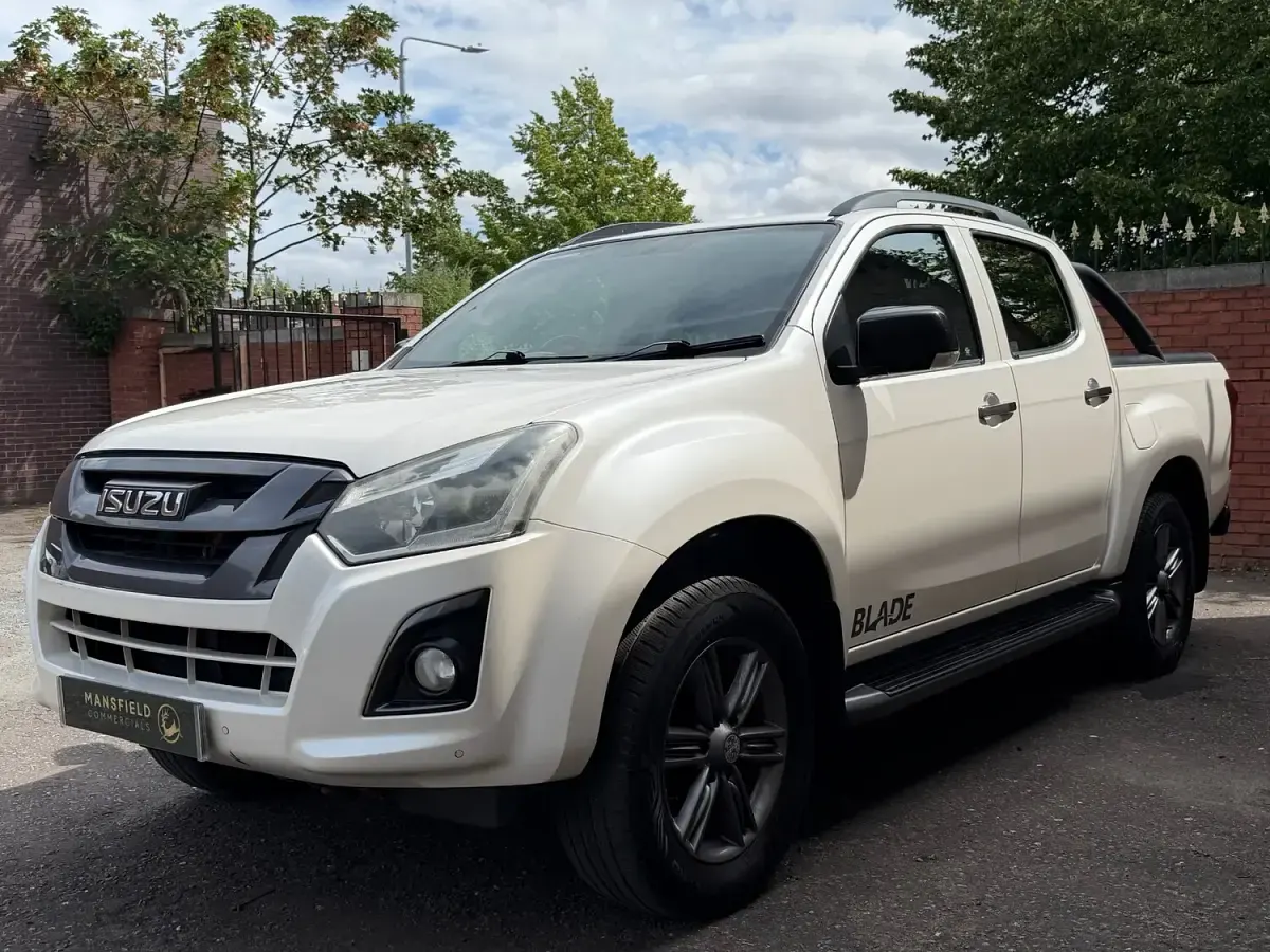 Used Isuzu D-Max 160 HP (117 kW) 2017 White Pickup
