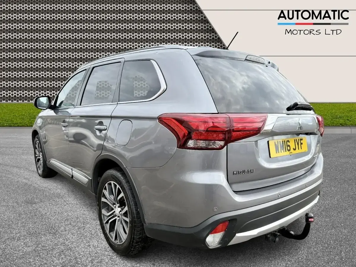 Usado Mitsubishi Outlander 147 HP (108 kW) 2016 Cinzento SUV