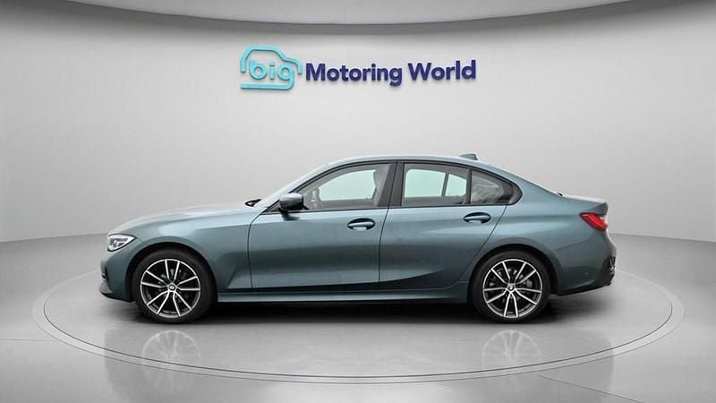 Used BMW 318 Sport Line 156 HP (114 kW) 2021 Blue Sedan