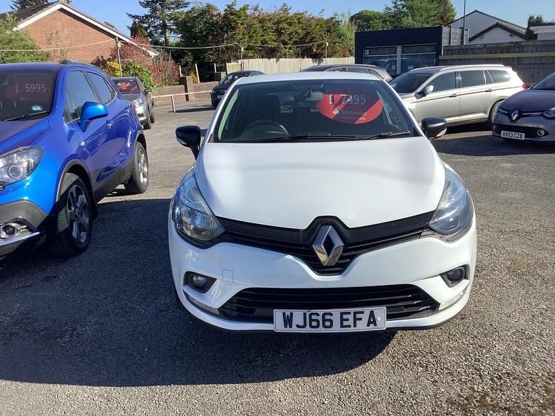 Used Renault Clio IV Play 2017 White Hatchback